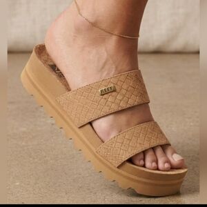 🔥NEW! Reef Cushion Vista Wicker Platform Slide Sandals Sz 7.5 NWT Price firm